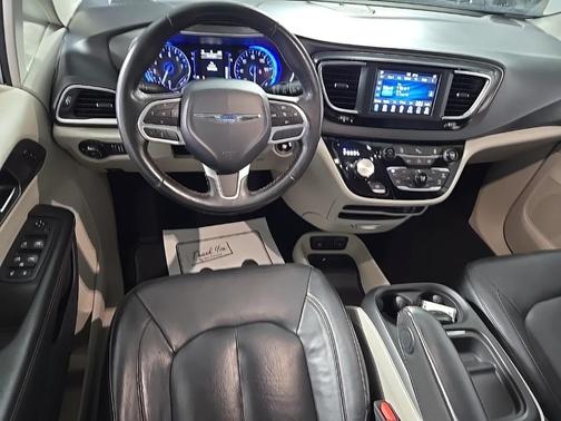 2020 Chrysler Pacifica Touring-L