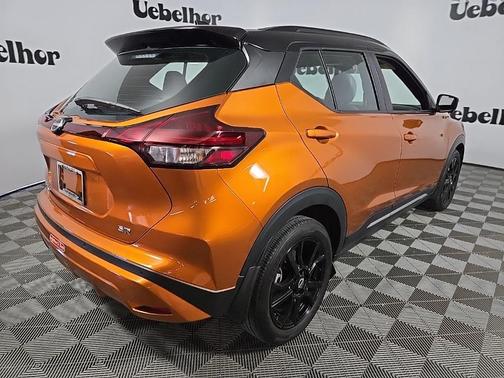 2022 Nissan Kicks SR