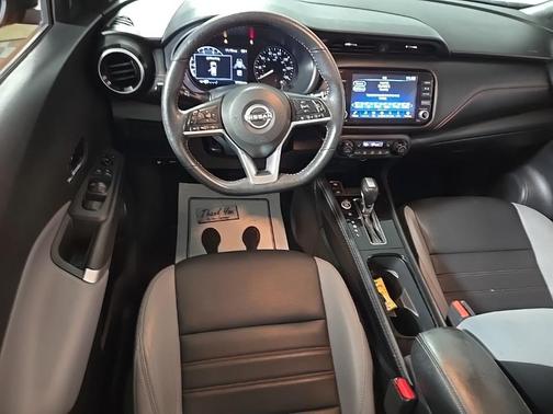 2022 Nissan Kicks SR