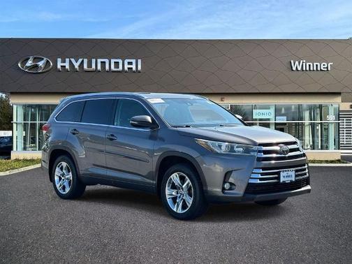 Midnight Black Metallic 2018 Toyota Highlander LIMITED