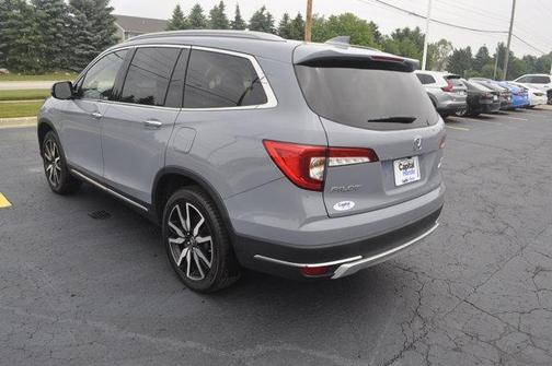 2022 Honda Pilot Touring 8-Passenger
