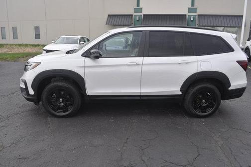 Platinum White Pearl 2022 Honda Pilot AWD TrailSport