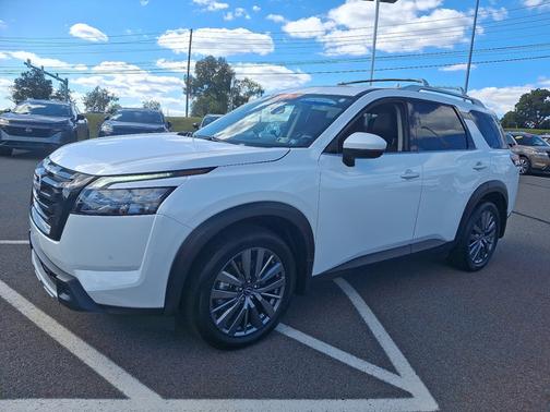 2025 Nissan Pathfinder SL