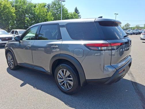 Gun Metallic 2023 Nissan Pathfinder S