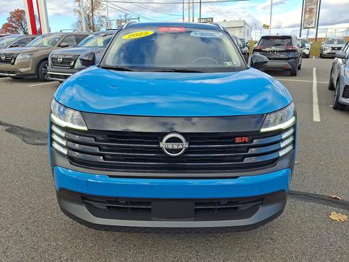 2025 Nissan Kicks SR