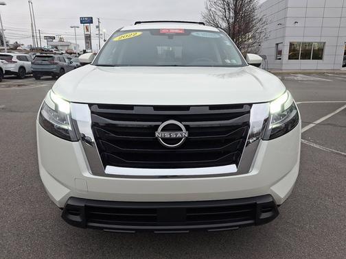 2022 Nissan Pathfinder SV