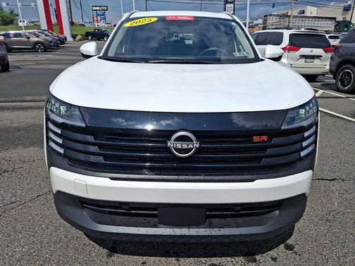 Aspen White Tri 2025 Nissan Kicks SR