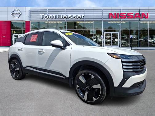 Aspen White Tri 2025 Nissan Kicks SR