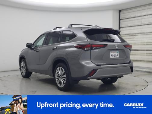 Gray 2025 Toyota Highlander Hybrid Platinum