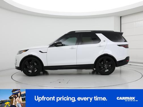 White 2024 Land Rover Discovery SE Dynamic