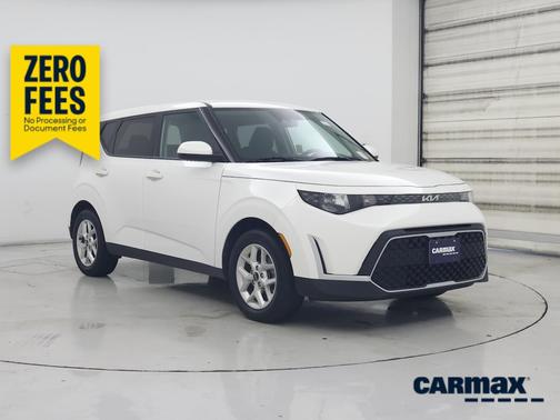 White 2024 Kia Soul LX