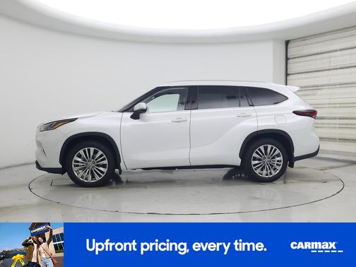 White 2025 Toyota Highlander Platinum