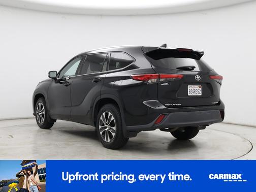 Black 2020 Toyota Highlander XLE