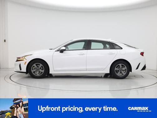 White 2023 Kia K5 LXS