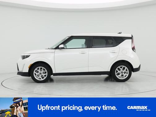 White 2025 Kia Soul LX