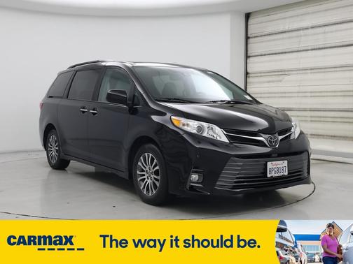 2020 Toyota Sienna XLE