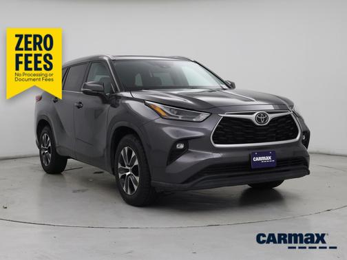 Gray 2022 Toyota Highlander XLE