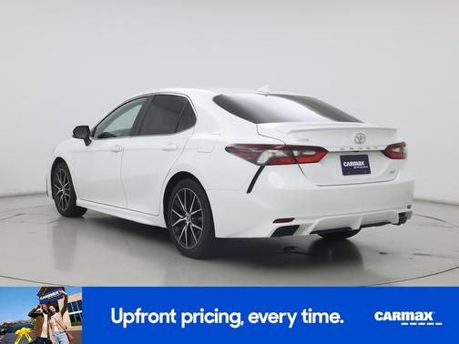 White 2023 Toyota Camry SE