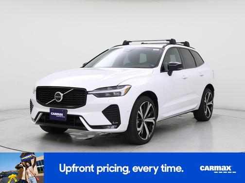 2023 Volvo XC60 B5 Ultimate Dark Theme