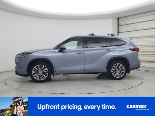 Blue 2022 Toyota Highlander Platinum