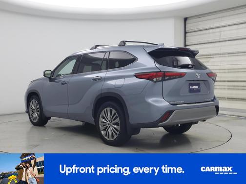 Blue 2022 Toyota Highlander Platinum