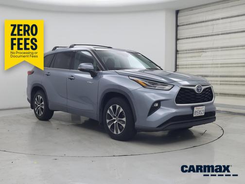 Blue 2021 Toyota Highlander Hybrid XLE
