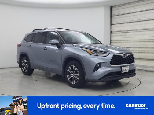 Blue 2021 Toyota Highlander Hybrid XLE
