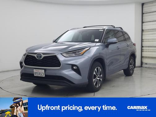 Blue 2021 Toyota Highlander Hybrid XLE