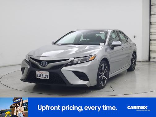 Silver 2018 Toyota Camry Hybrid SE