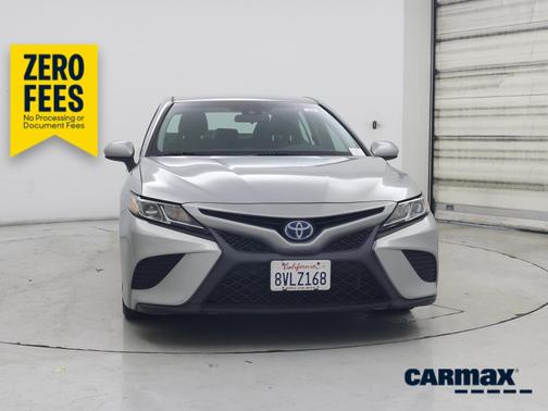Silver 2018 Toyota Camry Hybrid SE