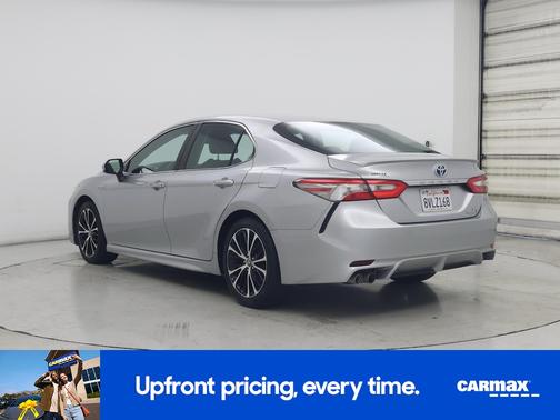 Silver 2018 Toyota Camry Hybrid SE