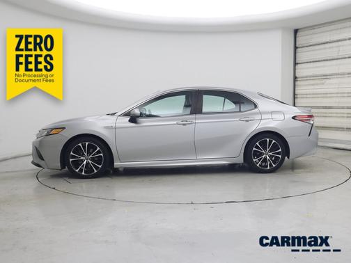 Silver 2018 Toyota Camry Hybrid SE
