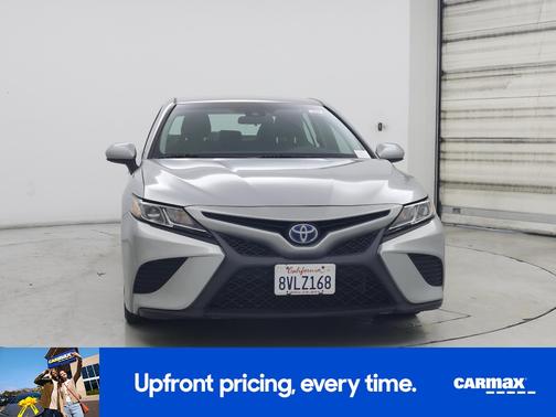 Silver 2018 Toyota Camry Hybrid SE