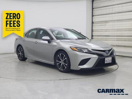 Silver 2018 Toyota Camry Hybrid SE