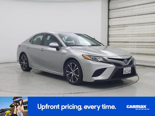 Silver 2018 Toyota Camry Hybrid SE