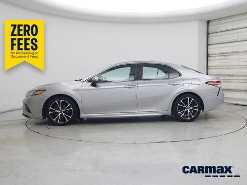 Silver 2018 Toyota Camry Hybrid SE