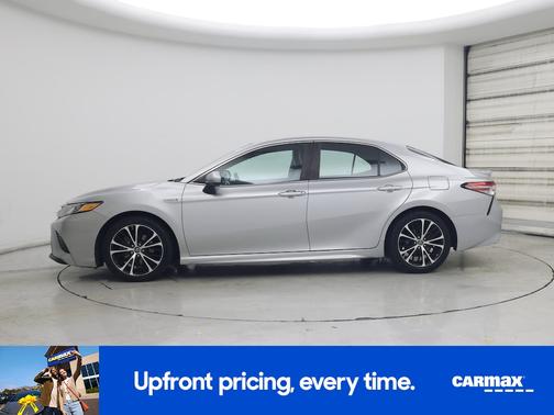 Silver 2018 Toyota Camry Hybrid SE