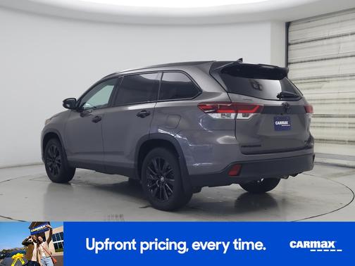 Gray 2019 Toyota Highlander SE