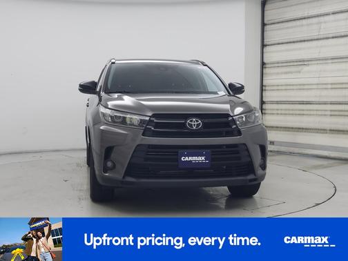 Gray 2019 Toyota Highlander SE