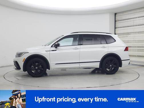 White 2024 Volkswagen Tiguan SE R-Line Black
