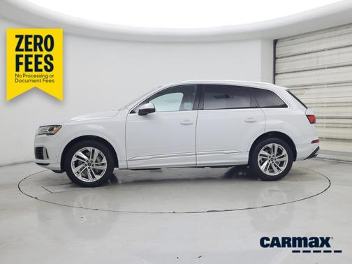 White 2021 Audi Q7 Premium