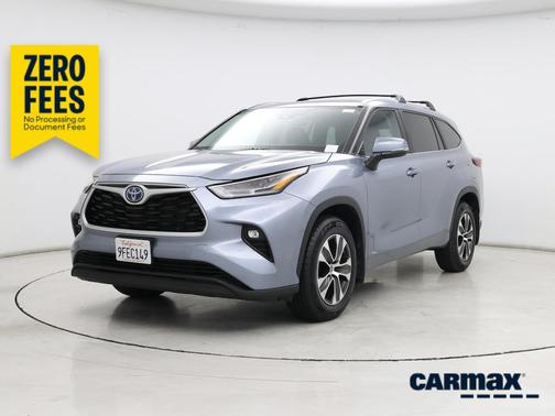 Blue 2023 Toyota Highlander Hybrid XLE