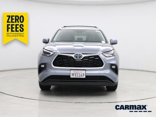 Blue 2023 Toyota Highlander Hybrid XLE