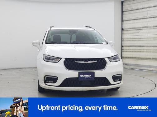White 2022 Chrysler Pacifica Touring L