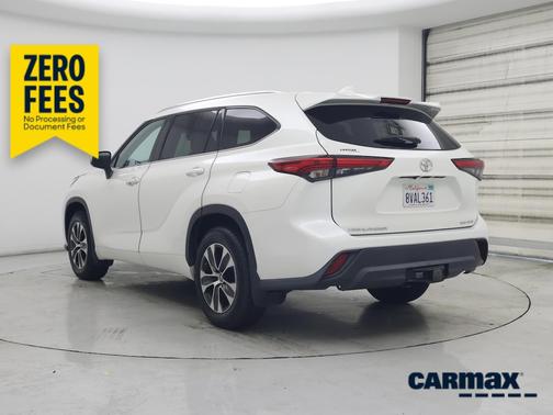 White 2021 Toyota Highlander XLE