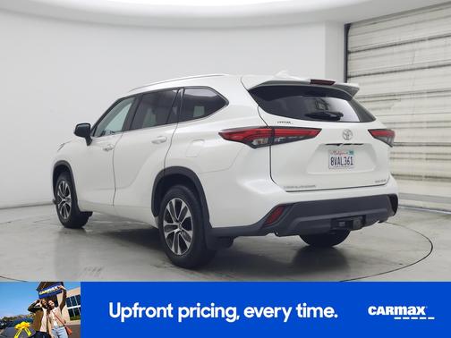 White 2021 Toyota Highlander XLE