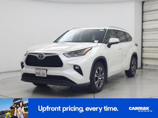 White 2021 Toyota Highlander XLE