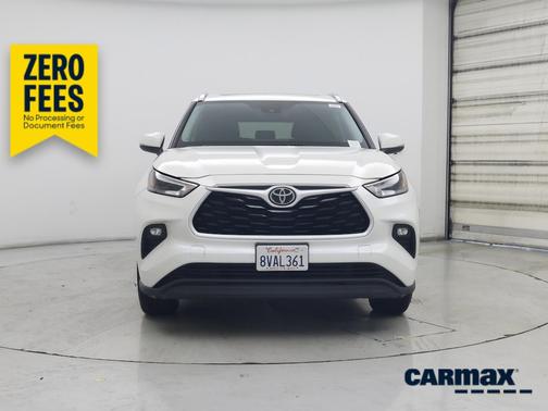 White 2021 Toyota Highlander XLE