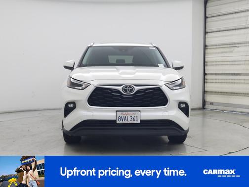 White 2021 Toyota Highlander XLE