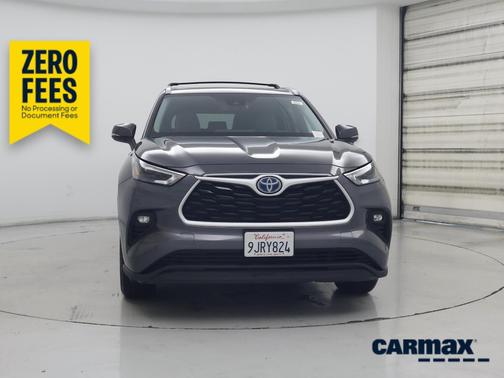 Gray 2023 Toyota Highlander Hybrid XLE